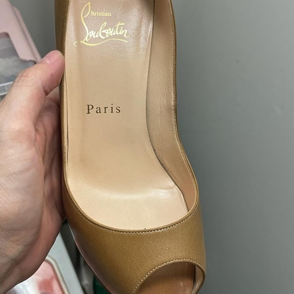 Christian Louboutin - Picture 6 of 6